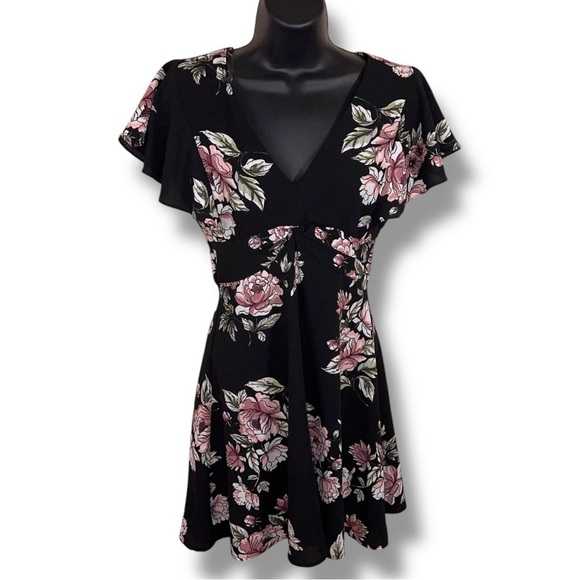 Small Almost Famous Black Floral Dress Vneck Short Sleeve Stretch - Picture 1 of 13